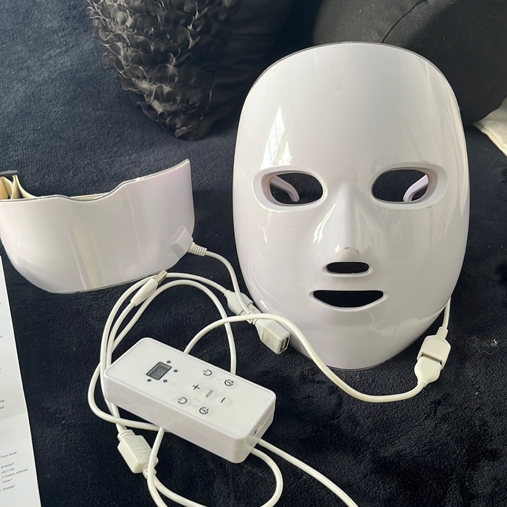 Face Led Thérapie mask used twice